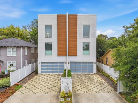 Beautiful luxe 3 story home