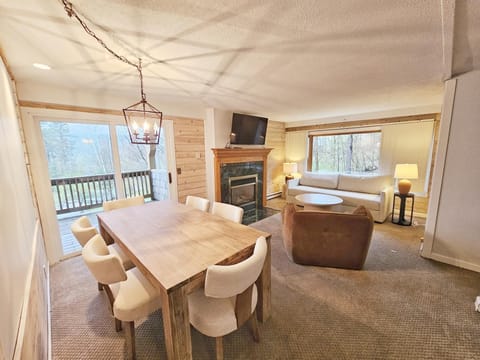 Remodeled Mountainside Condo w/Pool & Hot Tub! (7432)
