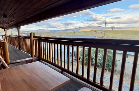 Deluxe Studio, 1 Queen Bed, Mountain View | Balcony view