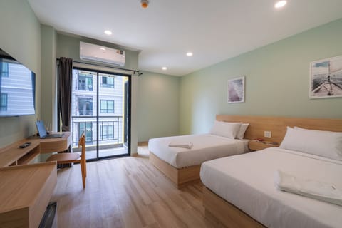 Standard Twin Room, City View | Desk, free WiFi