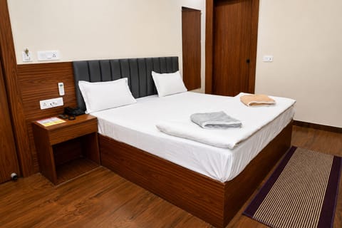 Deluxe Double Room | Iron/ironing board