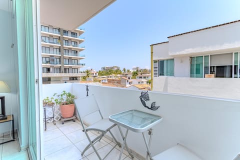 Condo - Image 2