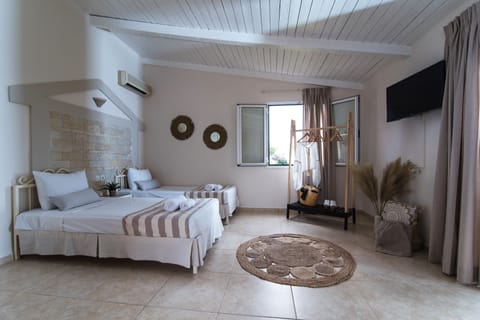 Standard Twin (Double) Studio with Garden View | In-room safe, free cribs/infant beds, free WiFi, bed sheets