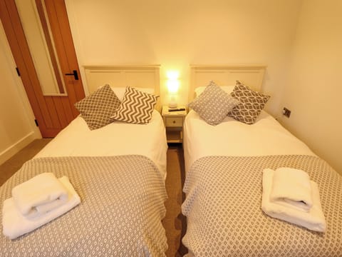 2 bedrooms, individually decorated, individually furnished