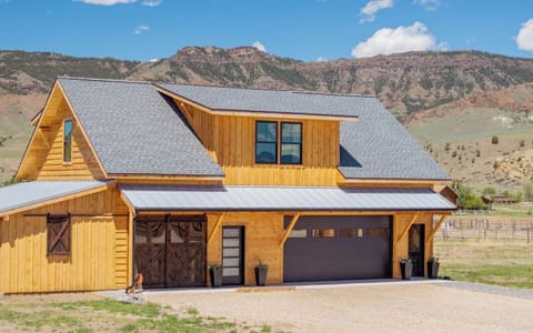 Welcome to Sky View Retreat- ideally located between Cody and Yellowstone