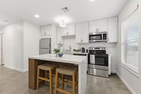 Luxury House, 2 Bedrooms, Non Smoking, Pets Not Allowed | Private kitchen | Coffee/tea maker, full-size fridge, microwave, oven