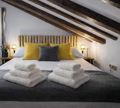 Junior Apartment | Down comforters, cribs/infant beds, free WiFi, bed sheets
