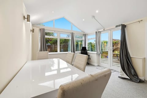 House | 3 bedrooms, Internet