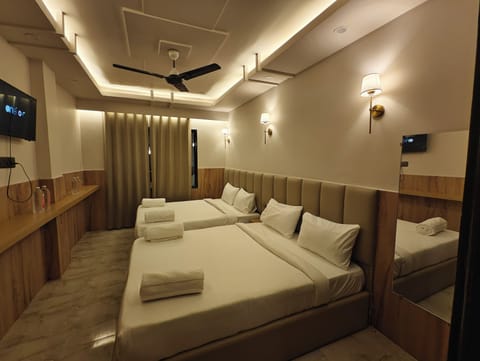 Deluxe Double Room | Desk, laptop workspace, WiFi (free)