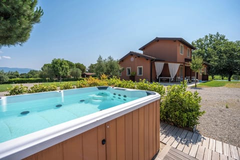 Outdoor spa tub