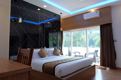 Superior Deluxe Room | Desk, laptop workspace, soundproofing, free WiFi