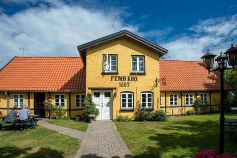 Hotel Exterior [summer]