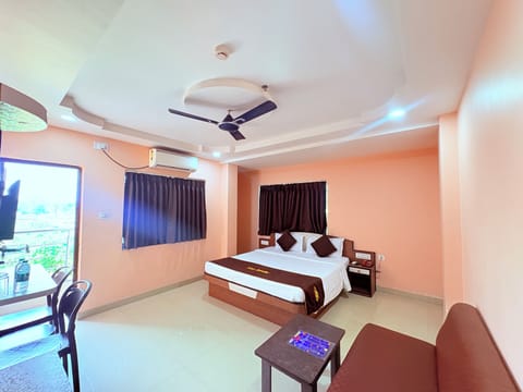 Deluxe Double Room, City View | Desk, free WiFi