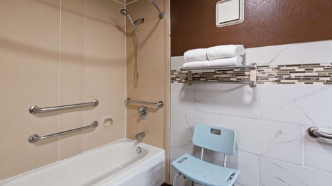 Standard Room, 1 King Bed, Accessible, Refrigerator & Microwave | Bathroom | Combined shower/tub, free toiletries, hair dryer, towels