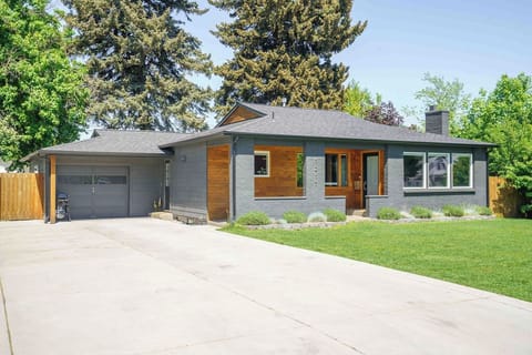 Street view of home. 