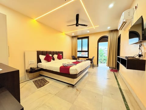 Premium Double Room, City View | Desk, free WiFi
