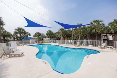 Shared pool, endless vacation vibes