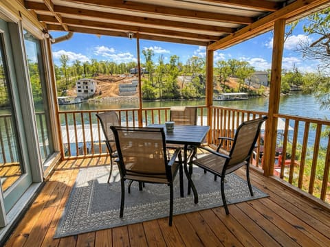 Lake days, sunset views, and total relaxation at Lakeside Escape