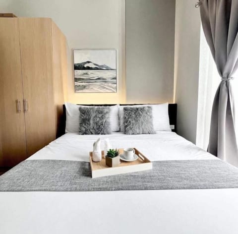 Living/Sleeping Area