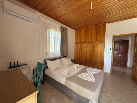 House | In-room safe, iron/ironing board, WiFi (free)