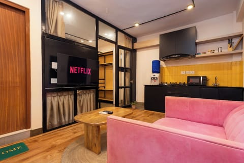 Desk, laptop workspace, WiFi (free)