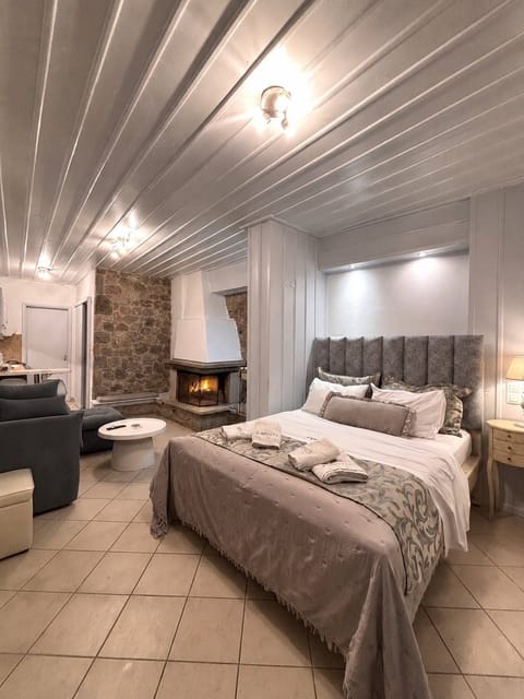 Standard Studio, Patio | Blackout drapes, soundproofing, iron/ironing board, free WiFi