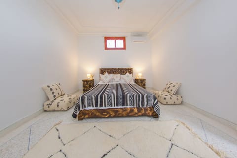 Double Room, 1 Queen Bed, Private Bathroom, Courtyard View | WiFi (free), bed sheets