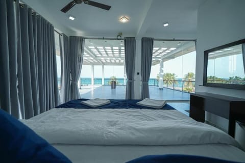 Deluxe Double Room, Balcony, Ocean View | Laptop workspace, free WiFi