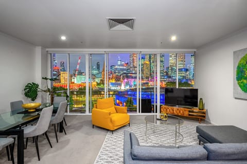 Comfort Apartment, Balcony, City View | Living area