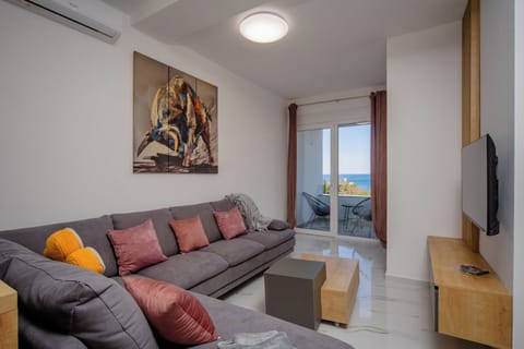 Family Apartment, Balcony, Bay View | Living area