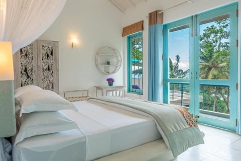 In-room safe, free WiFi, bed sheets