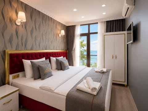 Superior Double Room, Sea View | Iron/ironing board, free WiFi, bed sheets