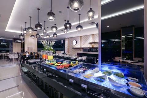 Daily buffet breakfast for a fee