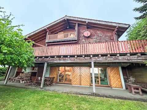 Building, Wood, House, Home, Architecture, Roof, Cottage, Door, Siding, Slope