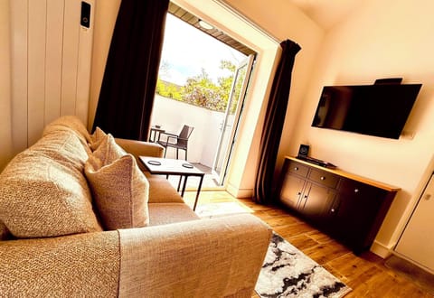 Suite (Hideaway Suite) | Living area | Flat-screen TV