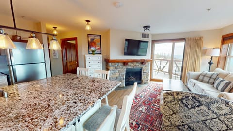 Home Decor, Screen, Furniture, Indoors, Living Room