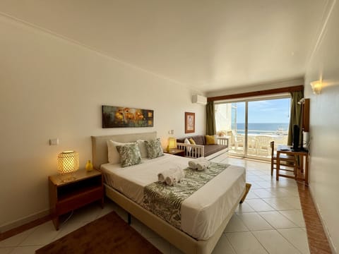 2 bedrooms, bed sheets