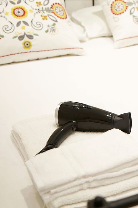 Double Room | In-room safe, desk, soundproofing, free WiFi