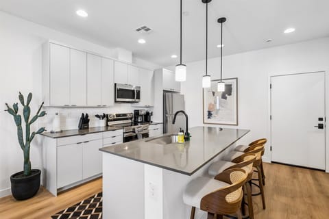 Triple Room | Private kitchen | Fridge, microwave, oven, dishwasher