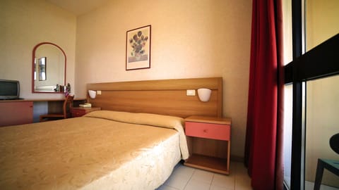 Minibar, in-room safe, desk, free cribs/infant beds