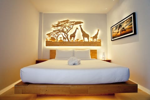 In-room safe, free WiFi, bed sheets