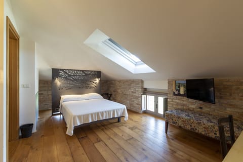 Premium bedding, in-room safe, individually furnished, desk