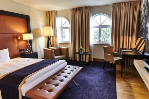 Superior Room | Minibar, in-room safe, desk, laptop workspace