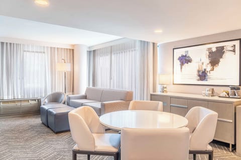 Suite, 1 Bedroom, Mobility Accessible, Lake View | In-room safe, individually furnished, desk, laptop workspace