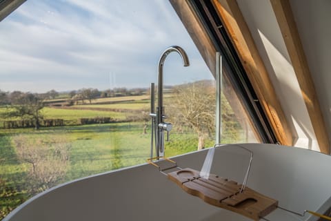 Deluxe Double Room, Ensuite (With free-standing bath) | Bathroom