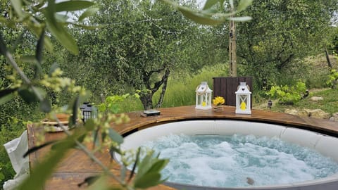 Outdoor spa tub