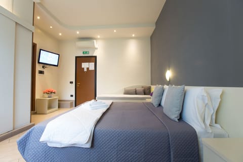 In-room safe, desk, soundproofing, free WiFi