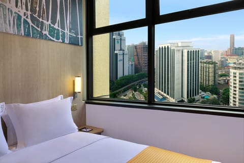 Down comforters, in-room safe, desk, blackout drapes