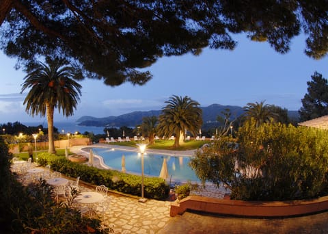 2 outdoor pools, pool umbrellas, sun loungers
