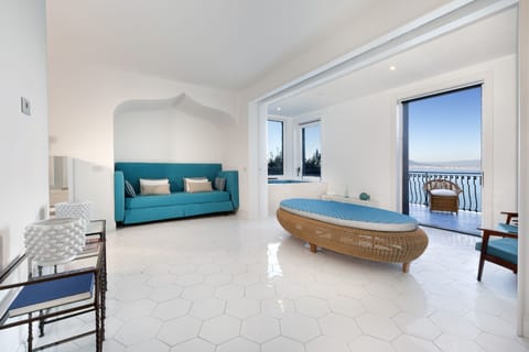 Elite Suite, Hot Tub, Sea View | Living area | 32-inch Smart TV with satellite channels